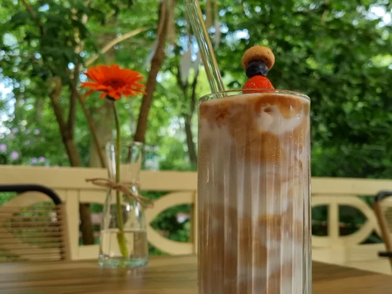 Café Mosaic - Frühstück bis 18 Uhr, Brunch, Kaffee, Kuchen, Saftbar, Waffel & Eis