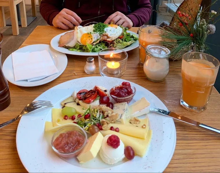 Café Karl, Günter und Marie