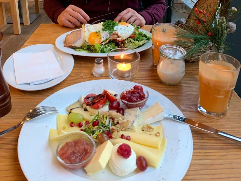 Café Karl, Günter und Marie