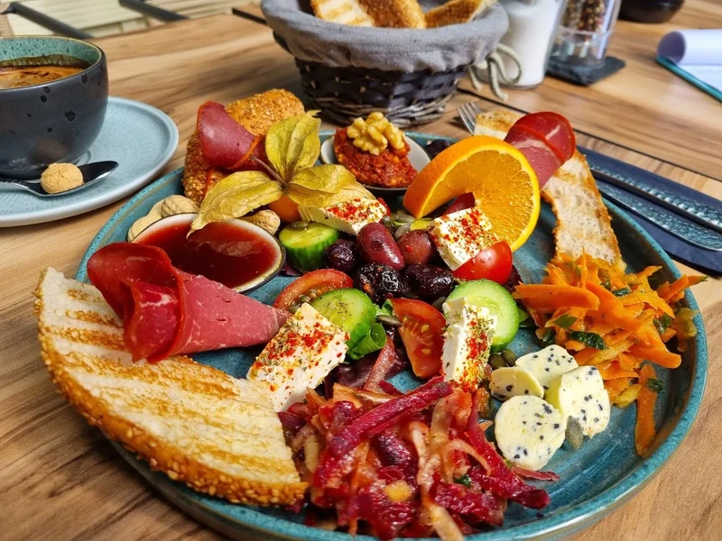 Café Mosaic - Frühstück bis 18 Uhr, Brunch, Kaffee, Kuchen, Saftbar, Waffel & Eis
