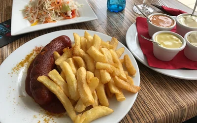 Liste 15 currywurst in Hamburg