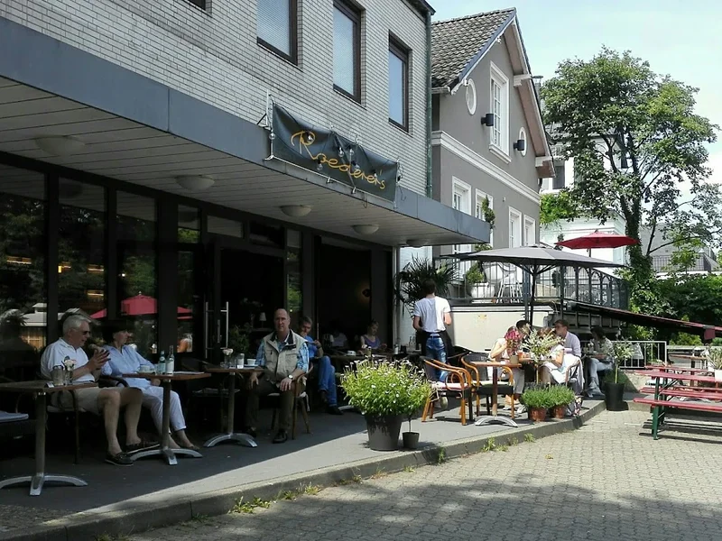 Roederer‘s Café & Bar