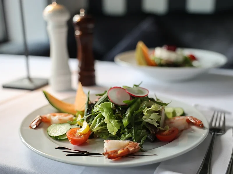 Riva Bistro, Bar, Café