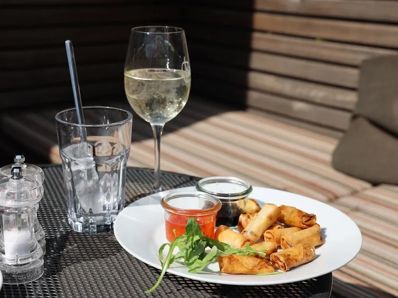 Riva Bistro, Bar, Café