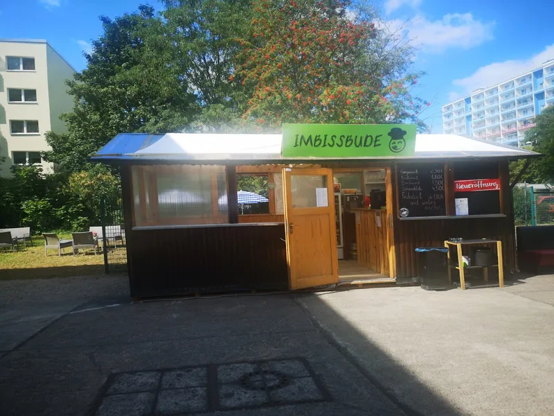 Imbissbude mit Biergarten