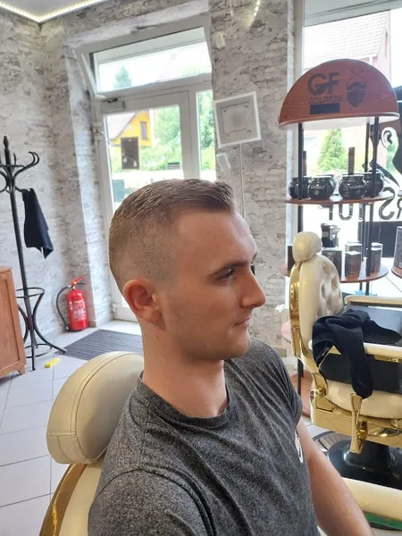 GOLDENE HERREN FRISEUR