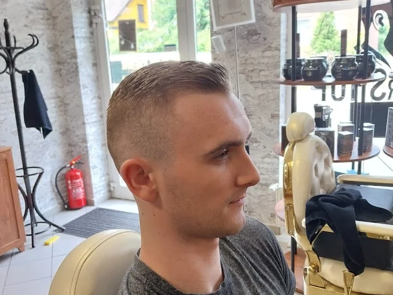 GOLDENE HERREN FRISEUR