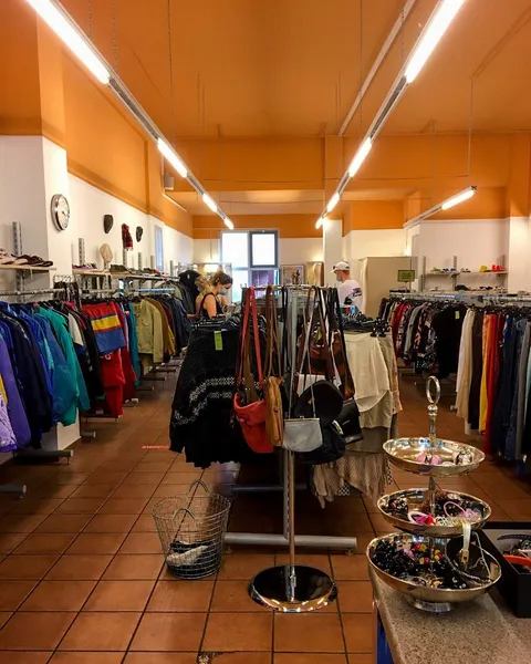 HUMANA Secondhand & Vintage