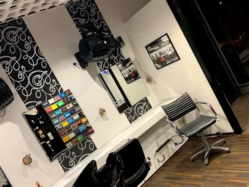 Schnitt-Punkt Hairstyling