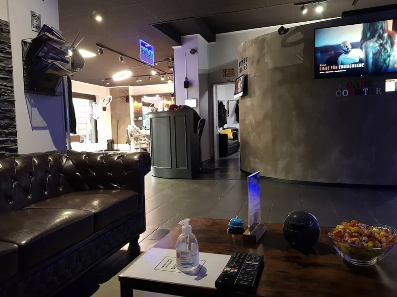 DOGG FATHER | Damen & Herren | Friseursalon & Barbershop