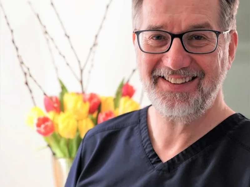 Herr Dr. med. dent Urs Kühne