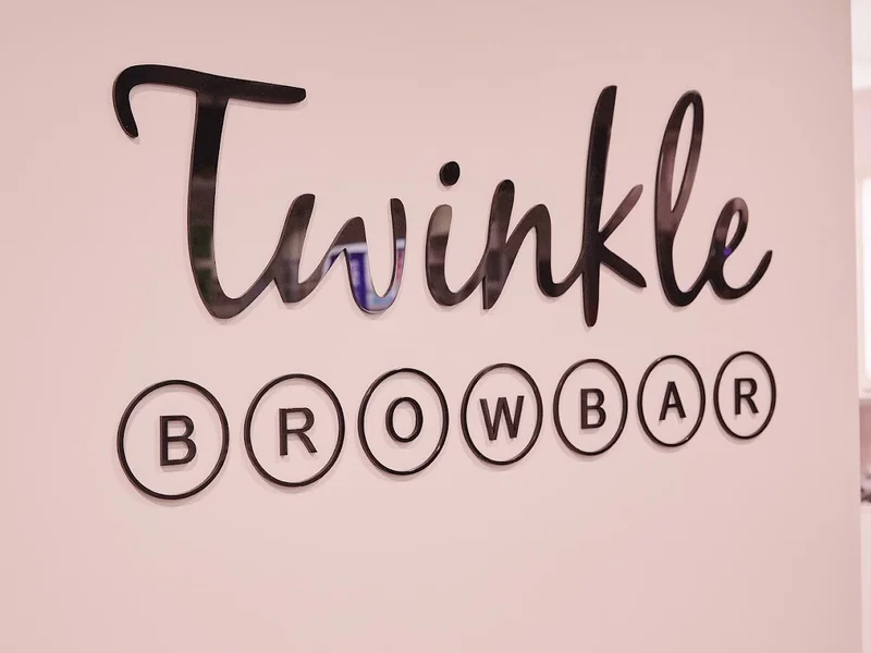Twinkle Brow Bar - Hamburger Meile