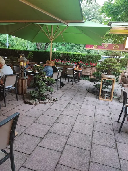 China-Restaurant Bonsai Garden