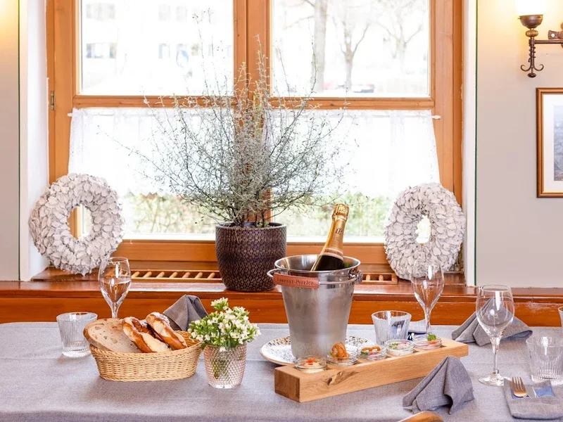 Königlicher Hirschgarten Restaurant & Biergarten & take away