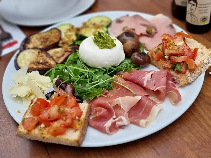 L'Osteria München Künstlerhaus