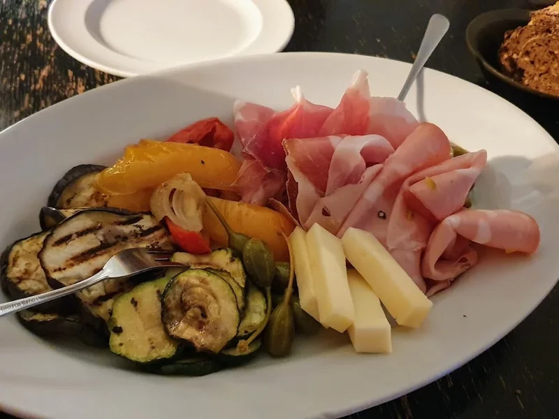 Un po' di tutto - antipasti verdure vino caffè