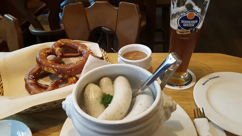 Weisses Bräuhaus im Tal