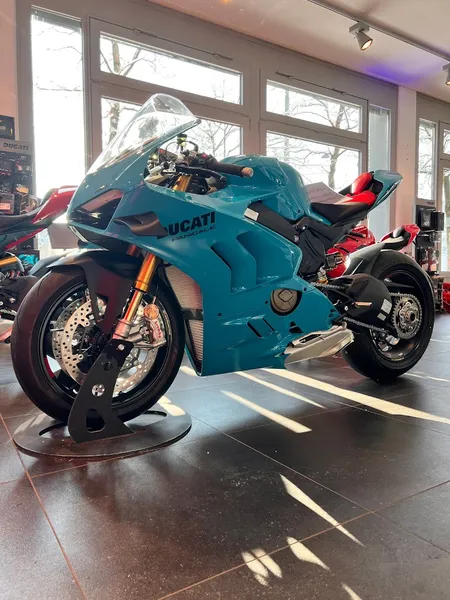 DWM Motorradhandel GmbH / Ducati Flagshipstore - München