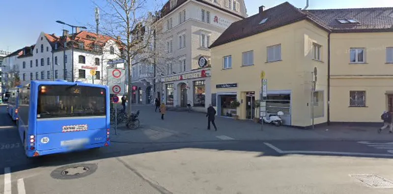 Bahnhof Apotheke Pasing