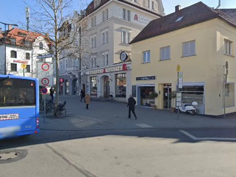 Bahnhof Apotheke Pasing