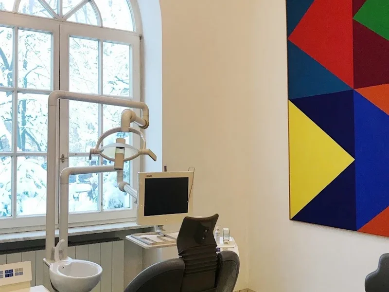 Herr Dr. Alireza Azad