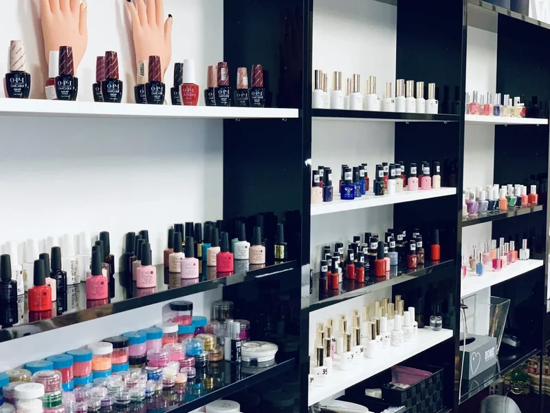 BLACK & WHITE Nagelstudio I Cosmetic I Spa Sendlinger Tor - München