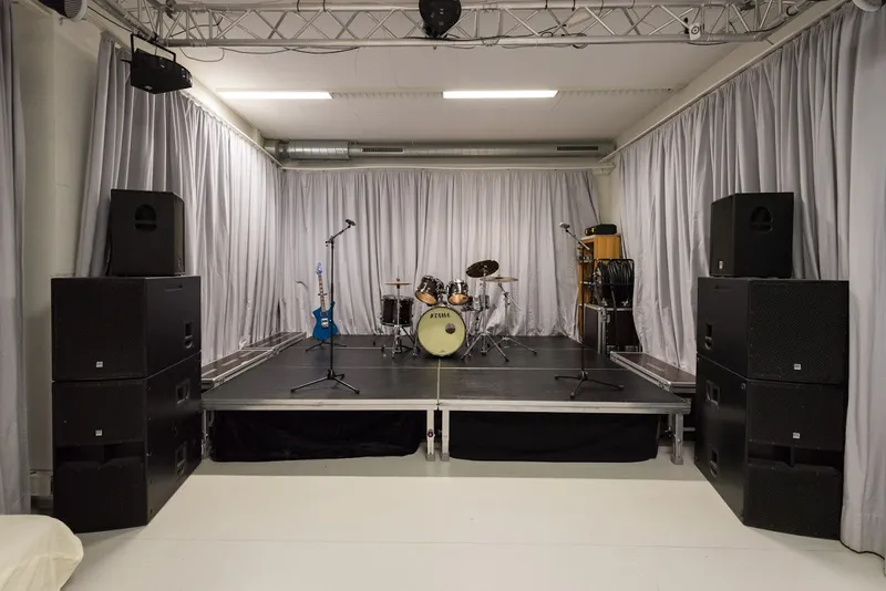 Silver-Stage