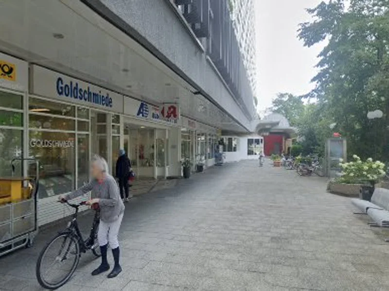 Herr Alfred Anschütz