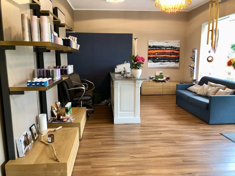 Kosmetik und Friseur Lounge