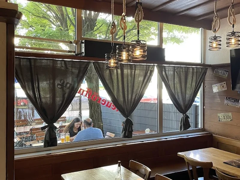 New York Bistro & Wolf’s Burger