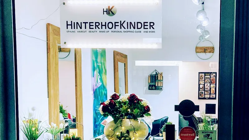 Hinterhofkinder by Malotta Hair Artists