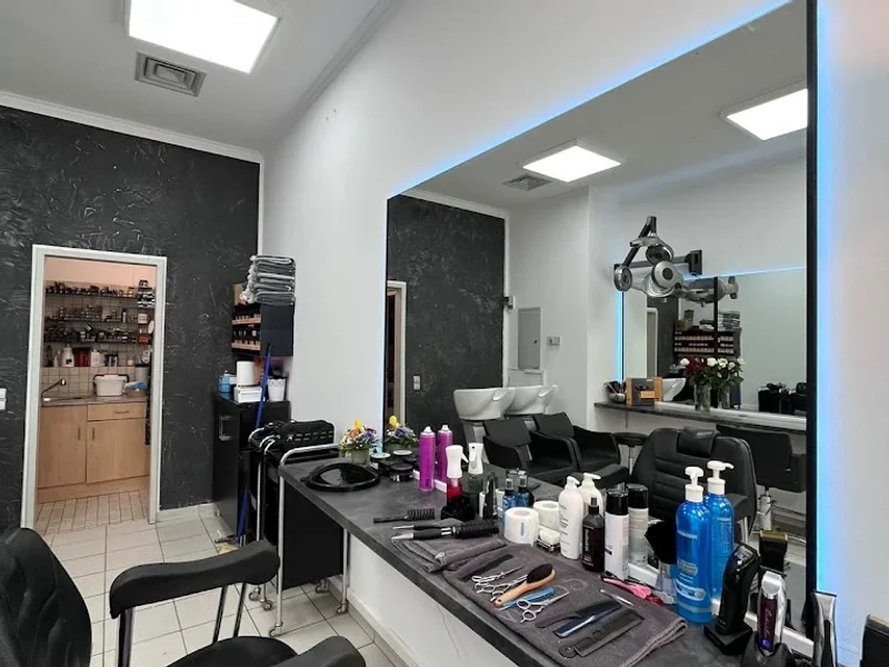 Georgis Friseure