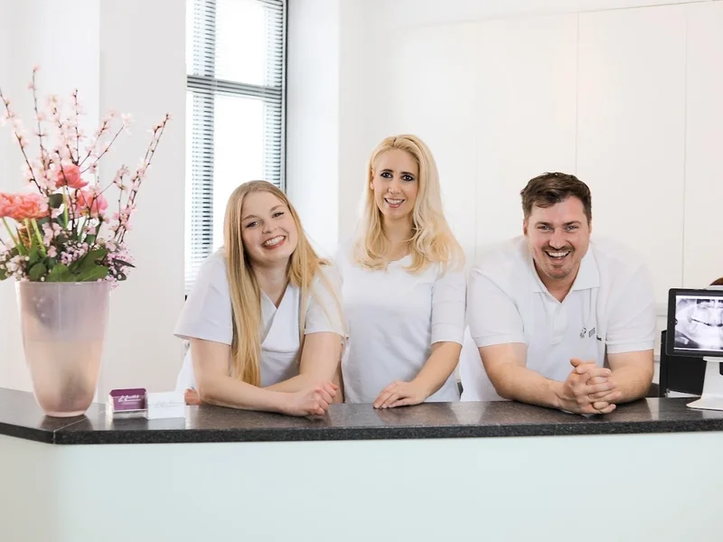 Dr. Barth Dr. Naumann Zahnarzt Schwabing | Hohenzollernplatz