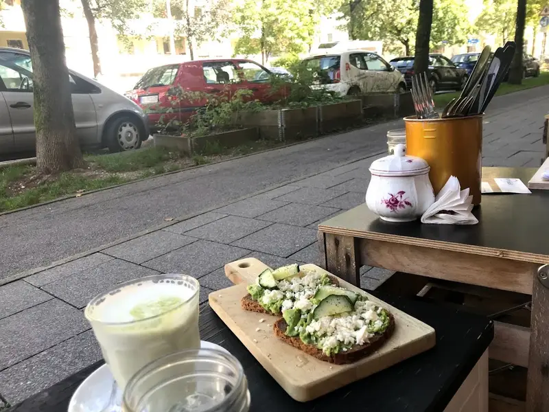 Barista Sistar - Kaffee, Frühstück, Mittagessen und Kuchen