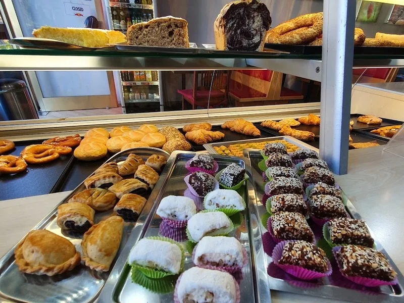 Omarino Cafe-Bäckerei-Tabakwaren كافيه ومعجنات وحلويات وسكائر عُمرينو