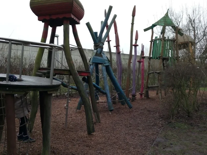 Spielplatz Hütten und Paläste