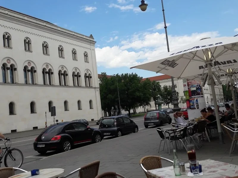 Cadu, Cafe an der Uni