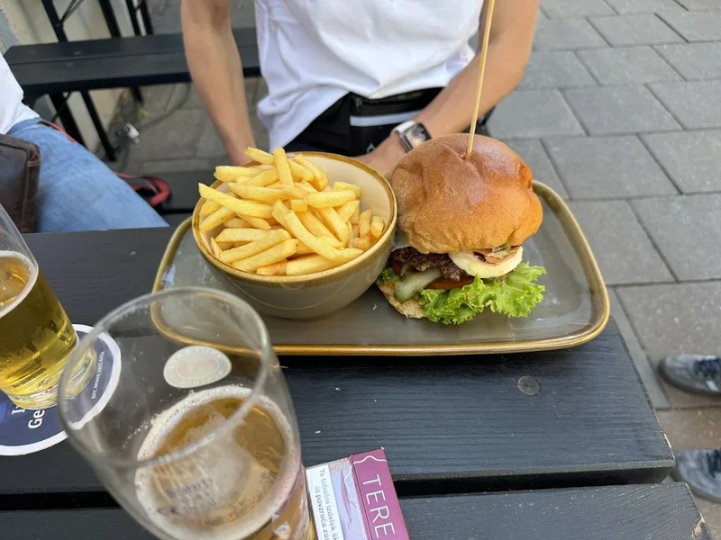 Forty Four Burger & Bar