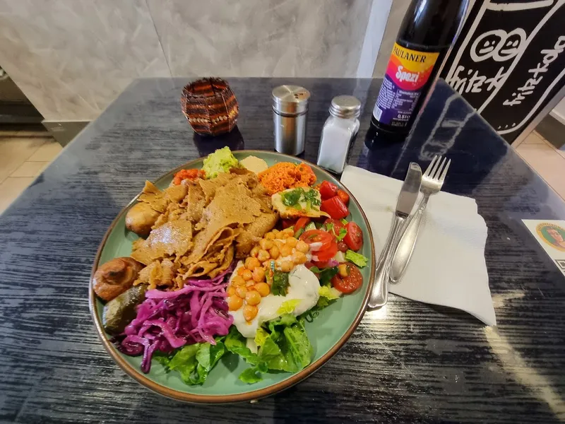 Kartoffelkönig (vegan Döner und Kumpir)