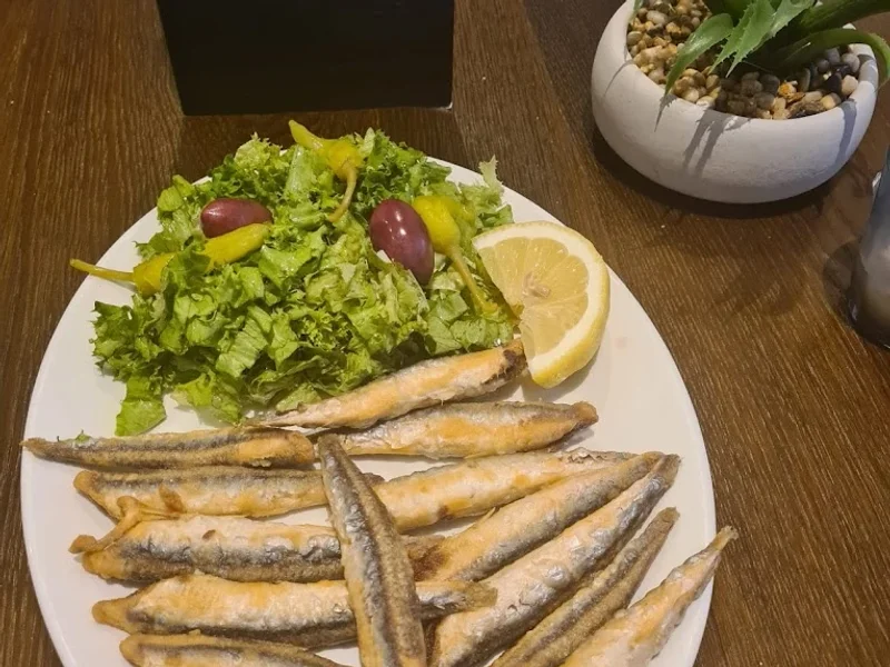 Kafepolio Griechische meze und Biergarten