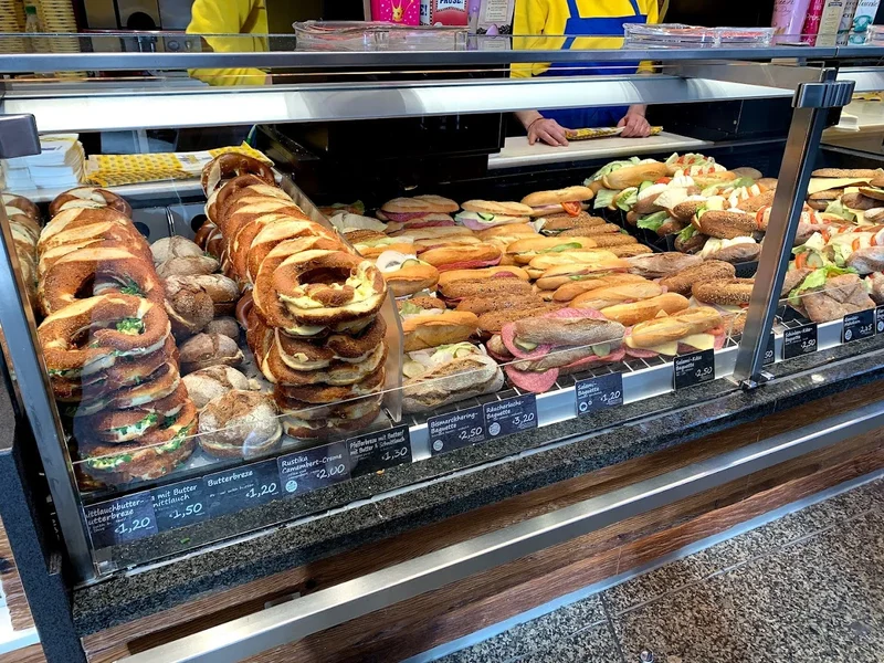 Rischart am Hauptbahnhof Gleishalle