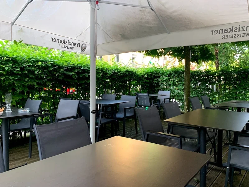 BLVD Boulevard All Day Cafe Bar & Terrasse