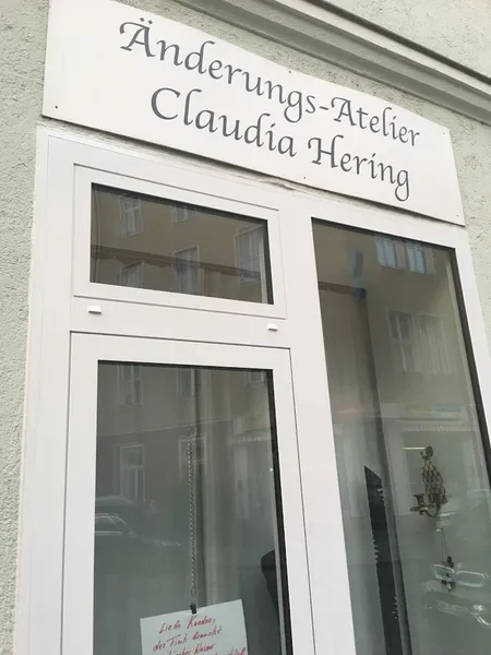Frau Claudia Hering