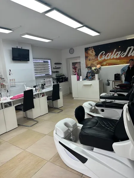 Gala-Nails