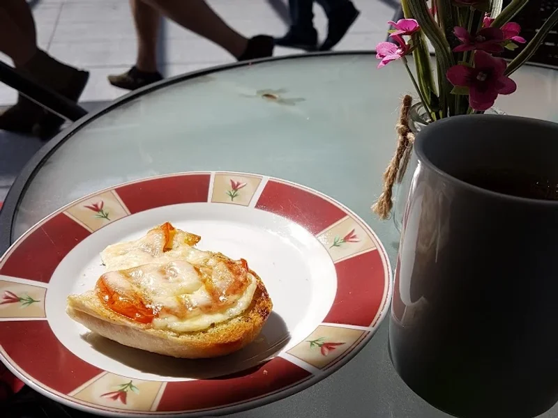 Happy Corner, Bistro Cafe