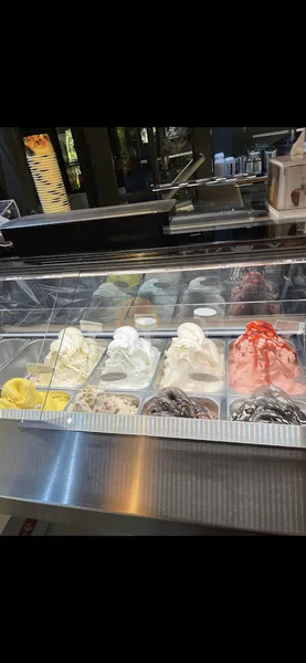 Istanbul - Backwaren und Eiscafé