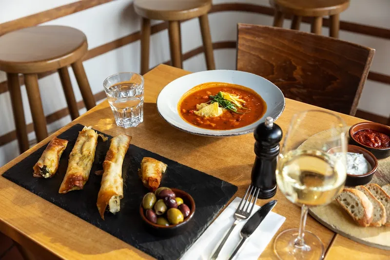 Café Olé Ottensen Weinhandel & Bistro