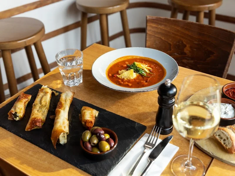 Café Olé Ottensen Weinhandel & Bistro