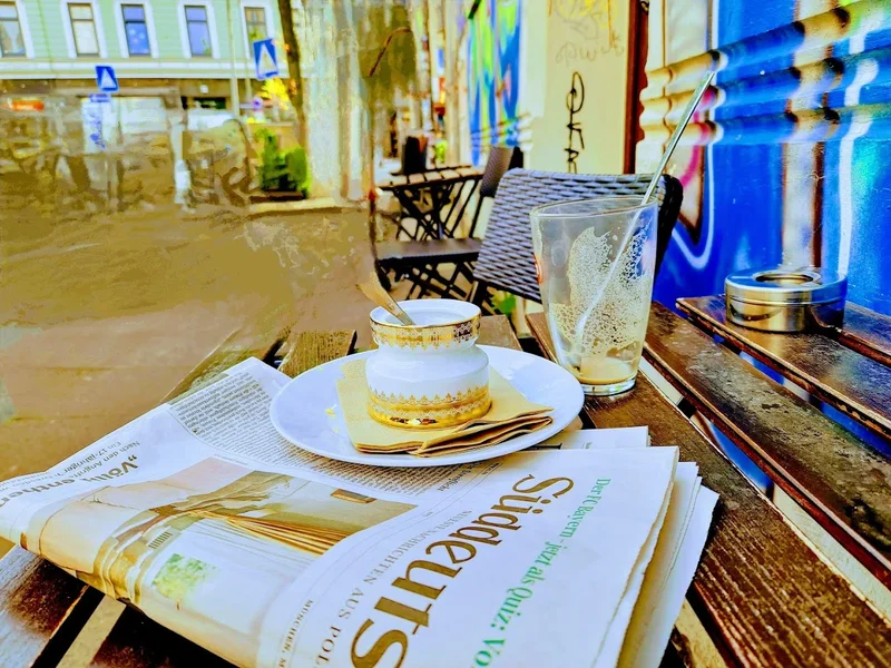 Eclair au Café