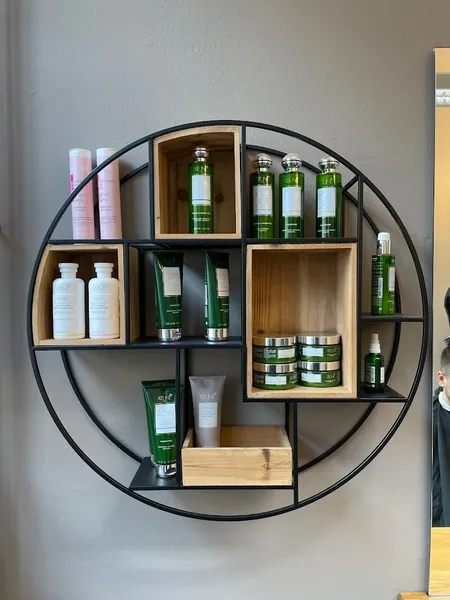 Scher Zone Damen, Herren & Kinder Friseur